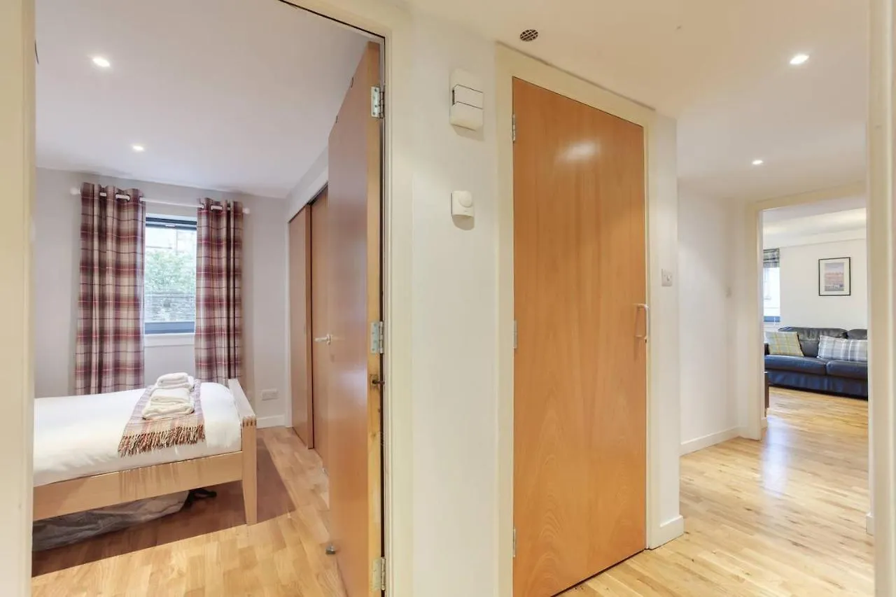 *Amazing Location!*In Heart Of The City. 2Br & Cot Edinburgh